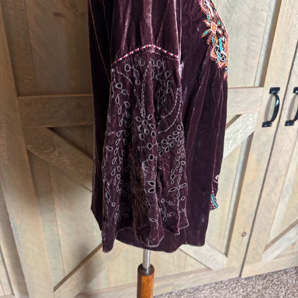 Johnny Was Chiri velvet blouse with embroidery and bell sleeves Size Medium - Picture 10 of 14